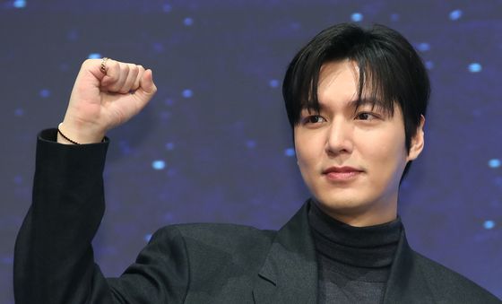 이민호, 성형외과 의사 변신