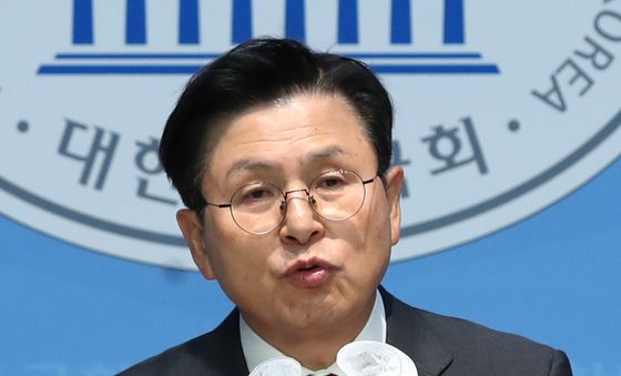 황교안 "한덕수 대통령 권한대행 헌법재판관 임명 안돼"