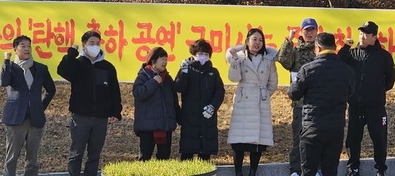 "이승환 탄핵 축하 구미 공연 취소하라"