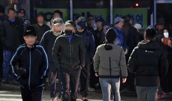 남구로역 인력시장 찾은 건설 일용직 노동자