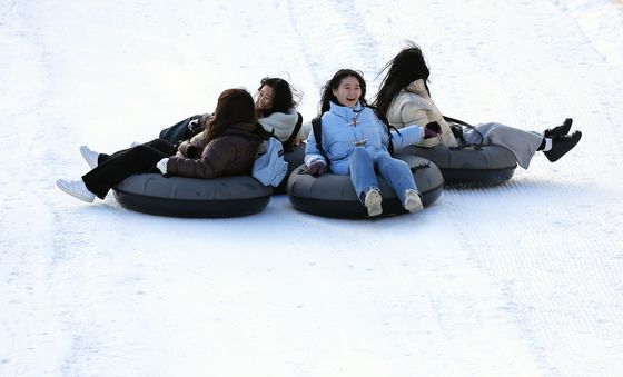 친구들과 만드는 눈썰매 추억