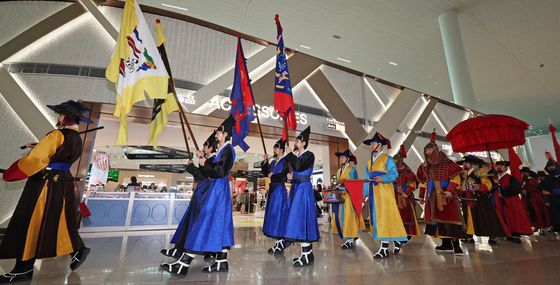 인천공항 면세구역에서 구경하는 우리 문화