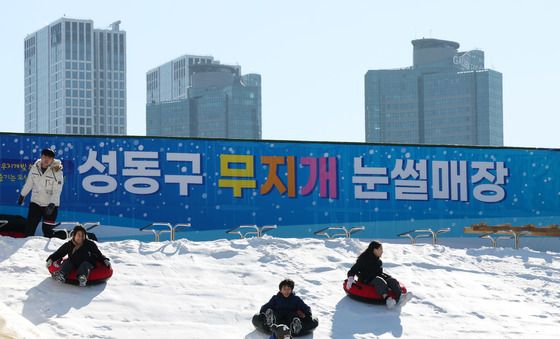 도심 속에서 즐기는 신나는 눈썰매