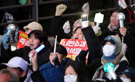 시민들의 외침 '윤석열 체포하라!'