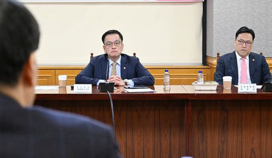 '거시경제·금융현안 간담회' 주재하는 최상목 부총리