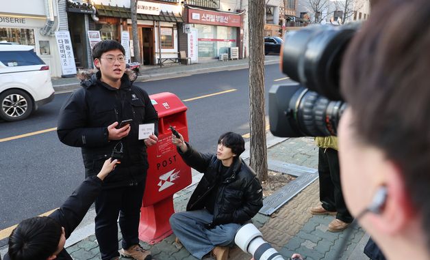 '윤 대통령에게 크리스마스 카드 500장을 보냅니다'