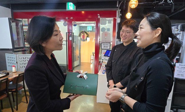 오영주 장관, 소상공인시장진흥공단 정책자금 상환연장제도 수혜기업 방문