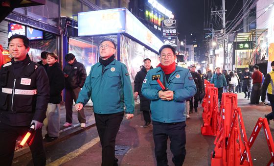 이한경·박강수 '홍대 클럽거리 안전점검'