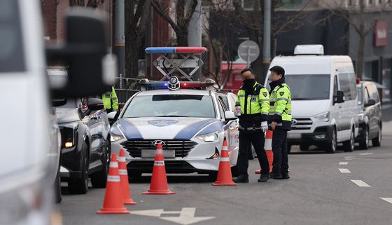 尹 공수처 2차 출석요구 불응… 경계근무 서는 경찰