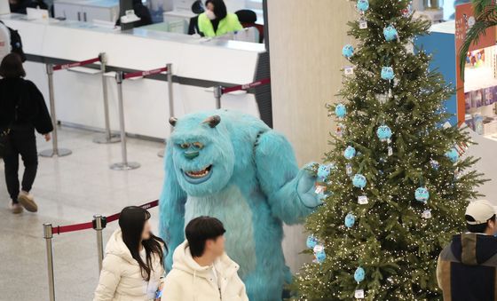 성탄절 제주공항 '눈이 즐겁네'