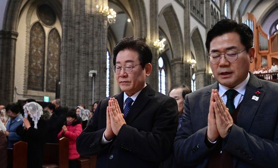 주님 성탄 대축일 낮 미사 참석한 민주당 지도부