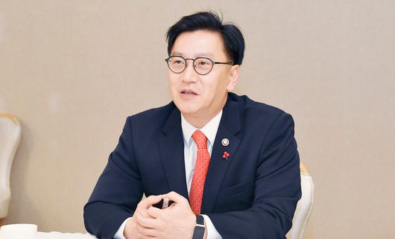 모두발언 하는 김범석 기재차관