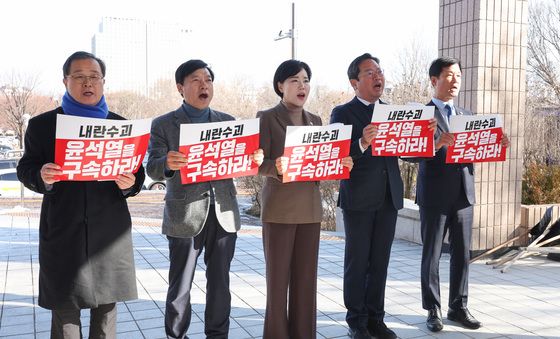 윤석열 구속 촉구하는 민주당 법사위원들