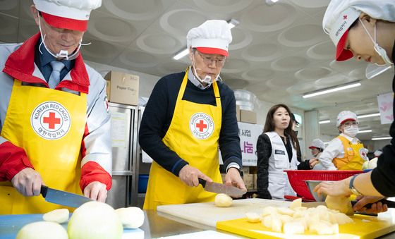 취약계층 어린이들을 위한 사랑의 도시락