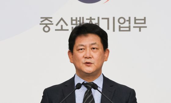 25년 정책금융 공급계획 브리핑하는 최원영 글로벌성장정책관