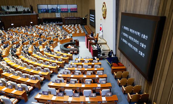 여당 불참 속 헌법재판관 선출안 본회의 통과