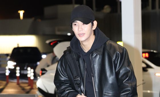 김수현, 심장 쿵쾅쿵쾅 만들며 출국