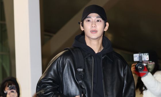 김수현, 여심 홀리며 출국