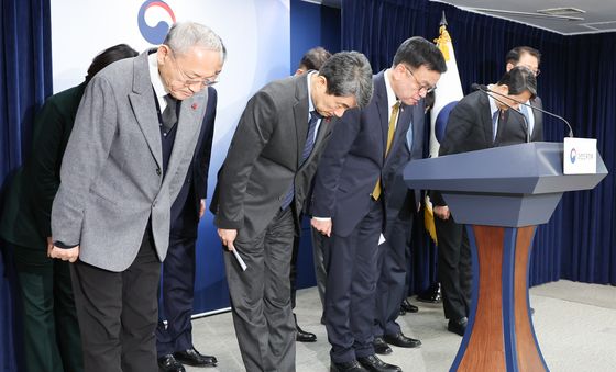 최상목 “韓대행 탄핵 재고해달라… 국정 심각한 타격”