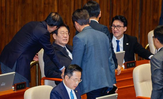 한덕수 탄핵안 앞두고 논의하는 민주