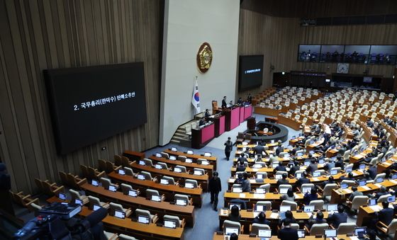 '사상 초유' 한덕수 권한대행 탄핵안 본회의 가결