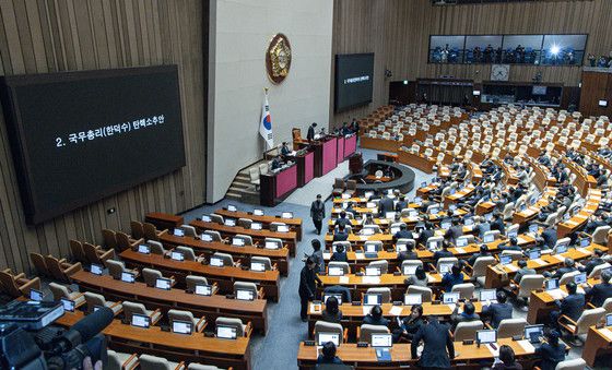 국회, 국무총리(한덕수) 탄핵소추안 가결...'찬성 192표'