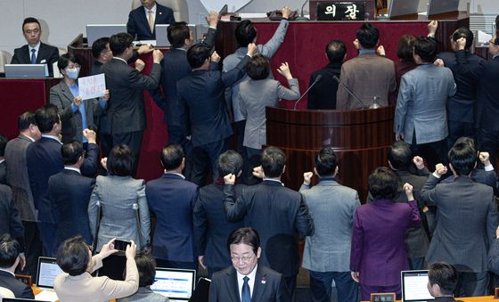 국무총리 탄핵안 투표 마친 이재명