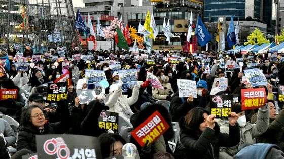 윤석열 즉각 퇴진 촉구