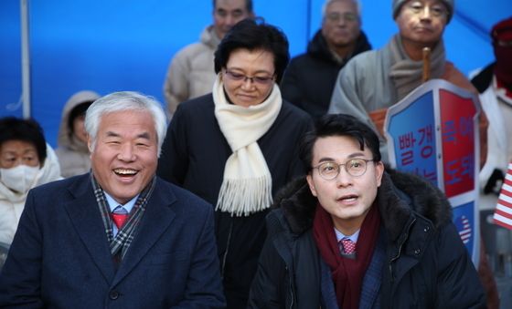 대국본 탄핵반대 집회 참석한 윤상현