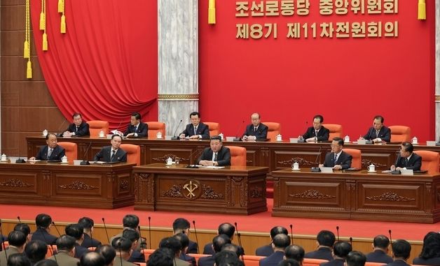 북한 김정은, '연말 전원회의'서 연설…새 국정 계획 밝혀