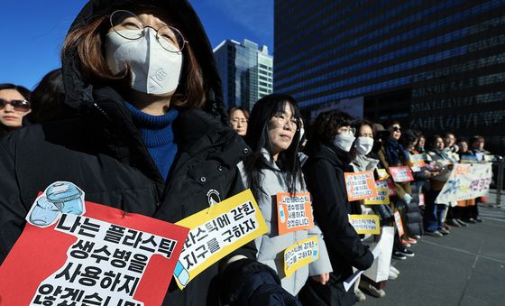 '플라스틱 생수병을 사용하지 않겠습니다'