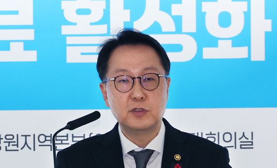 지역병원 육성 토론회, 축사하는 박민수 차관