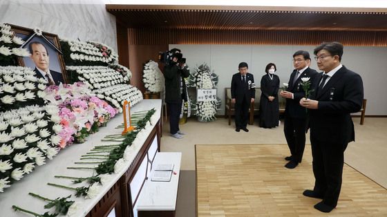 권성동 원내대표 '김수한 전 국회의장 빈소 조문'