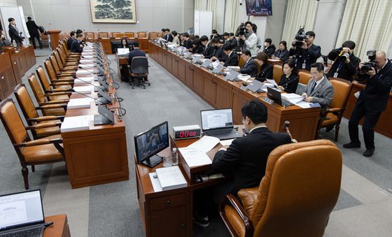 국민의힘 불참 속 국회 운영위원회 개최