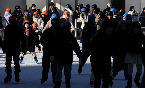 '각종 행사 축소·취소' 조용한 연말 보내기