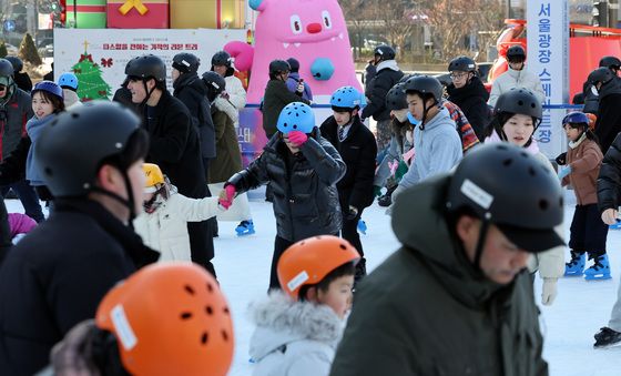 사라진 연말연시 특수…그럼에도 불구하고 일상을 사는 힘