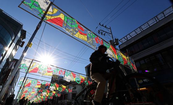 여객기 참사 애도…홍대 거리도 '차분한 분위기'