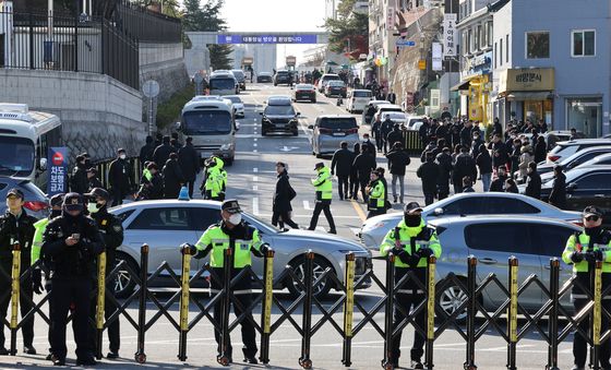 경찰에 의해 통제된 대통령실 출입구