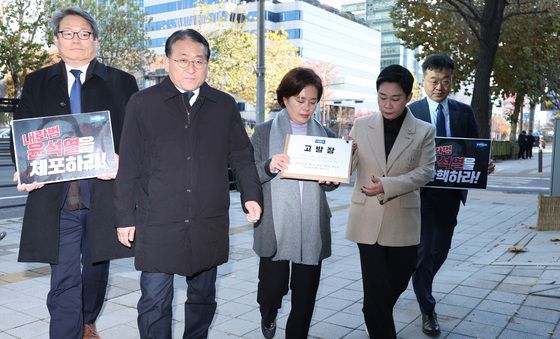 국가수사본부에 윤석열 고발하는 조국혁신당