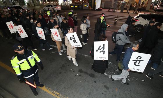 대구 도심에 울려 퍼지는 "퇴진 촉구"