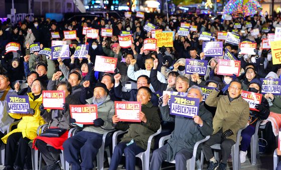 '윤석열 탄핵 즉각 추진하라'