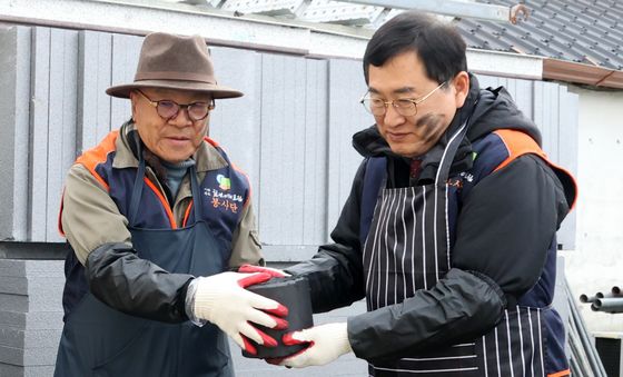 사랑의 연탄배달부가 된 주낙영 시장