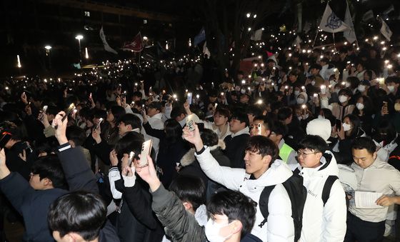 '한지리에 모인 서울대 학생들'