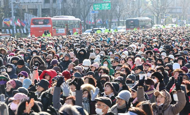 세종대로 가득 메운 전국 주일 연합 예배