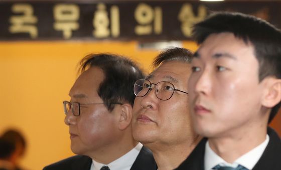 박성재 장관 '어두운 표정'