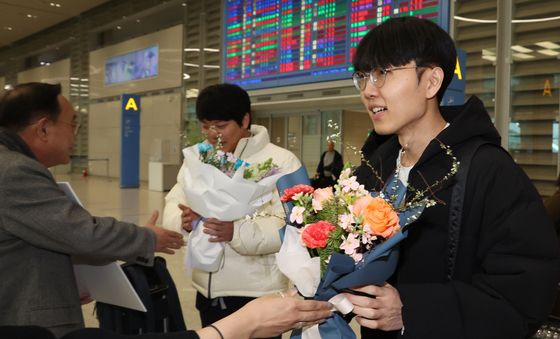 '상하이의 전설' 쓴 신진서 금의환향