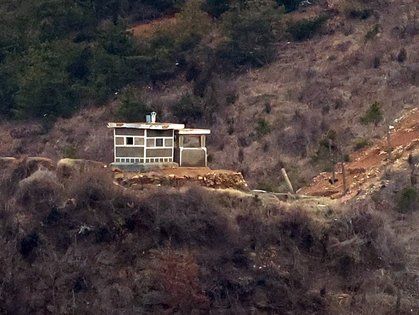 정돈된 북한 초소