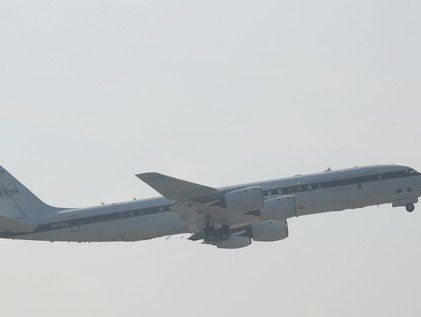 대기질 측정 위해 이륙하는 'NASA 연구용 DC-8 항공기'
