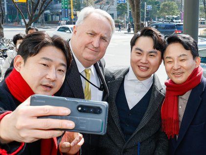 인요한·이천수와 계양구 인사 나선 원희룡