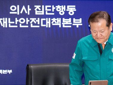 '전공의 복귀 데드라인' 중대본 회의 들어서는 이상민 행안부 장관